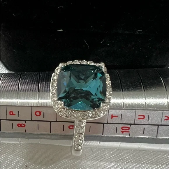 SWAROVSKI ELEMENTS AQUAMARINE & CLEAR CRYSTAL Silver Women's Ring sz 9 - Picture 6 of 11